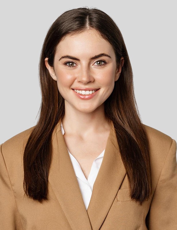 El O., Social Media Manager at Digital Joy Club
